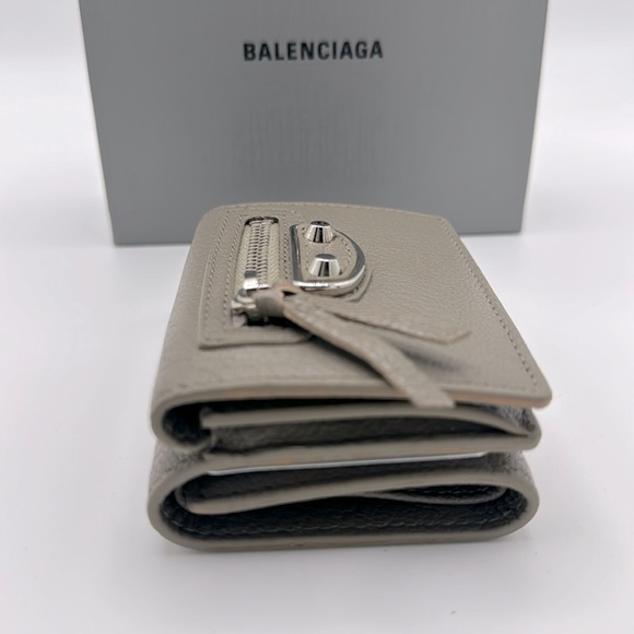 BALENCIAGA Neo classic Mini Wallet in Gray Grained Calfskin - Picture 6 of 15